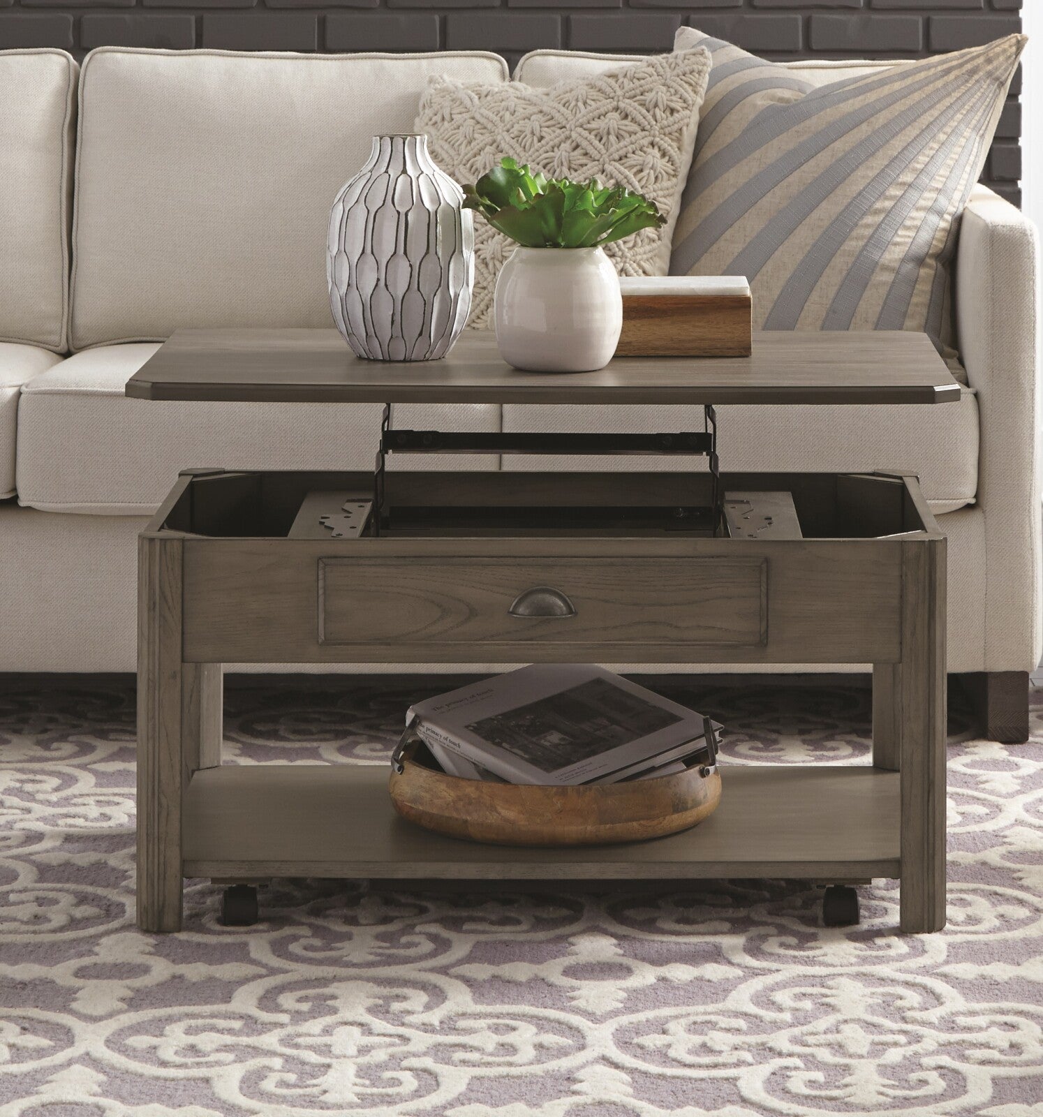 Lakeland Oak Lift Top Cocktail Table
