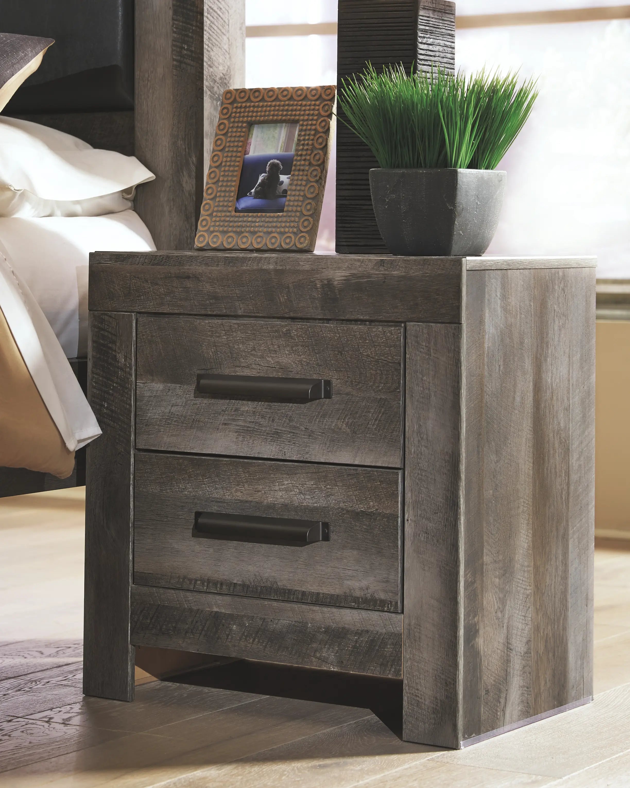 Wynnlow Two Drawer Night Stand